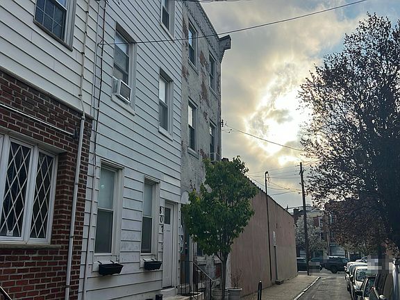 2nd image of 805 Alter St