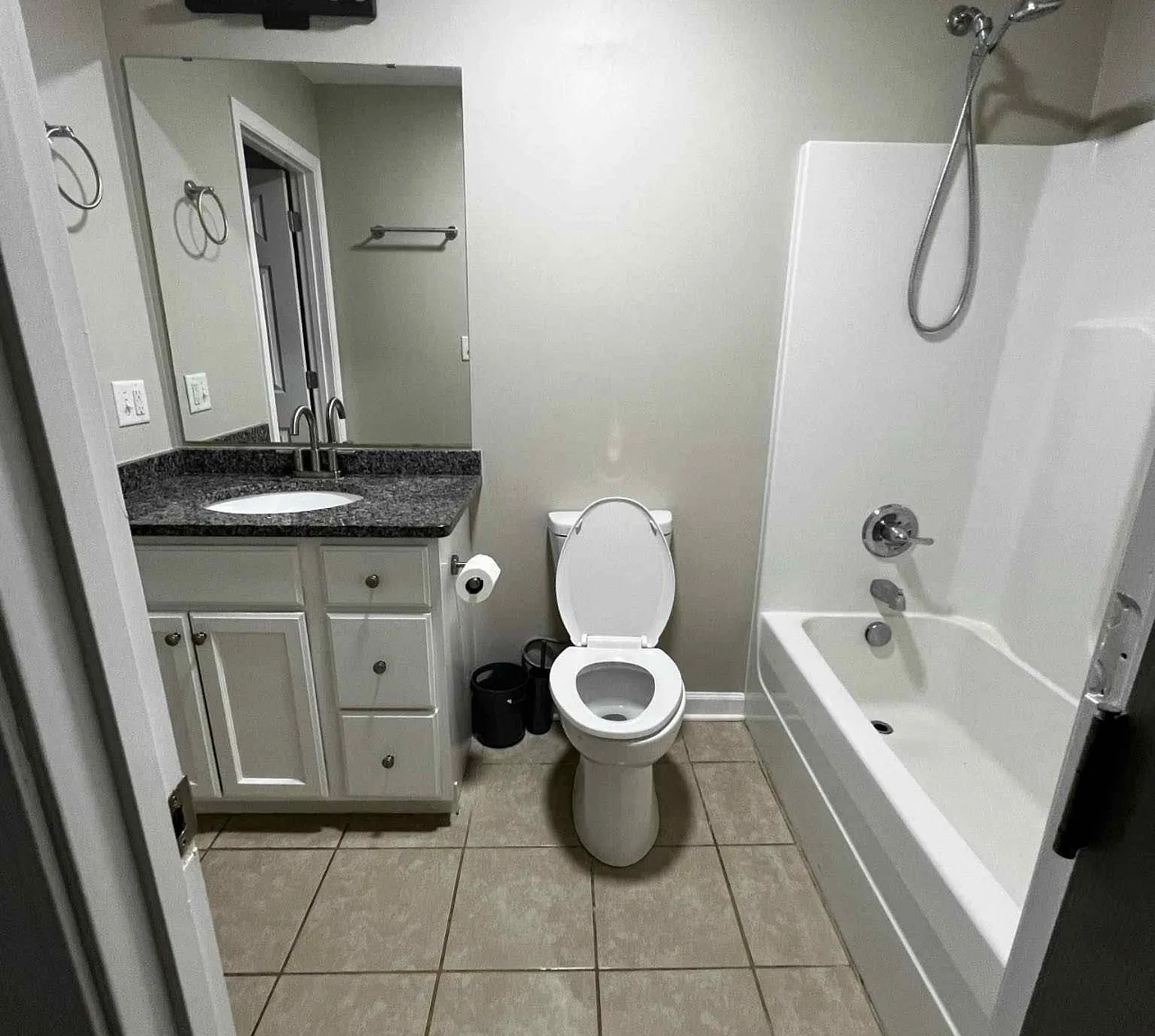 3 bed, 1449 sqft, $1,900 — Photo 3