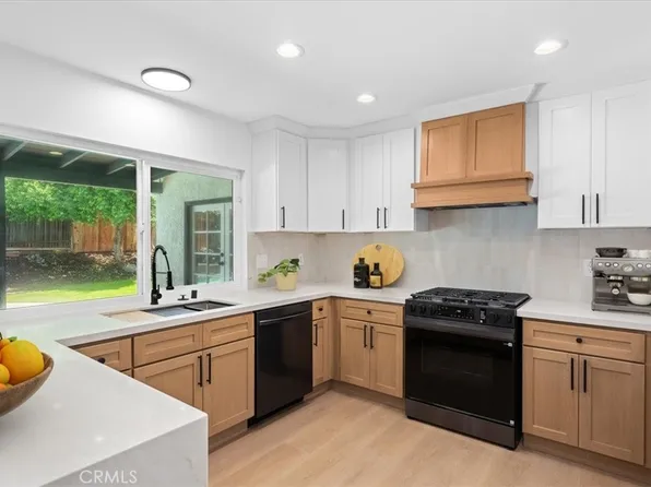 2463 Falling Oak Dr, Riverside, CA 92506