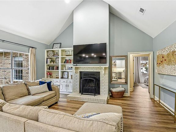 5th image of 6043 Chateau Loire Cir