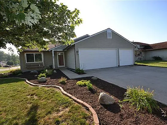 4 bed, 2.5 bath, 2050 sqft, $2,225 — Photo 1
