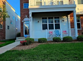 917 Times Square Dr, Aurora, IL 60504