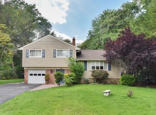 44 Ridgewood Rd, Township Of Washington, NJ 07676