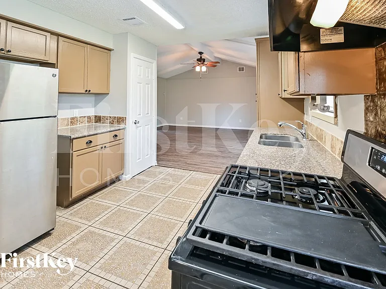 13706 Oleoke Ln — Photo 6