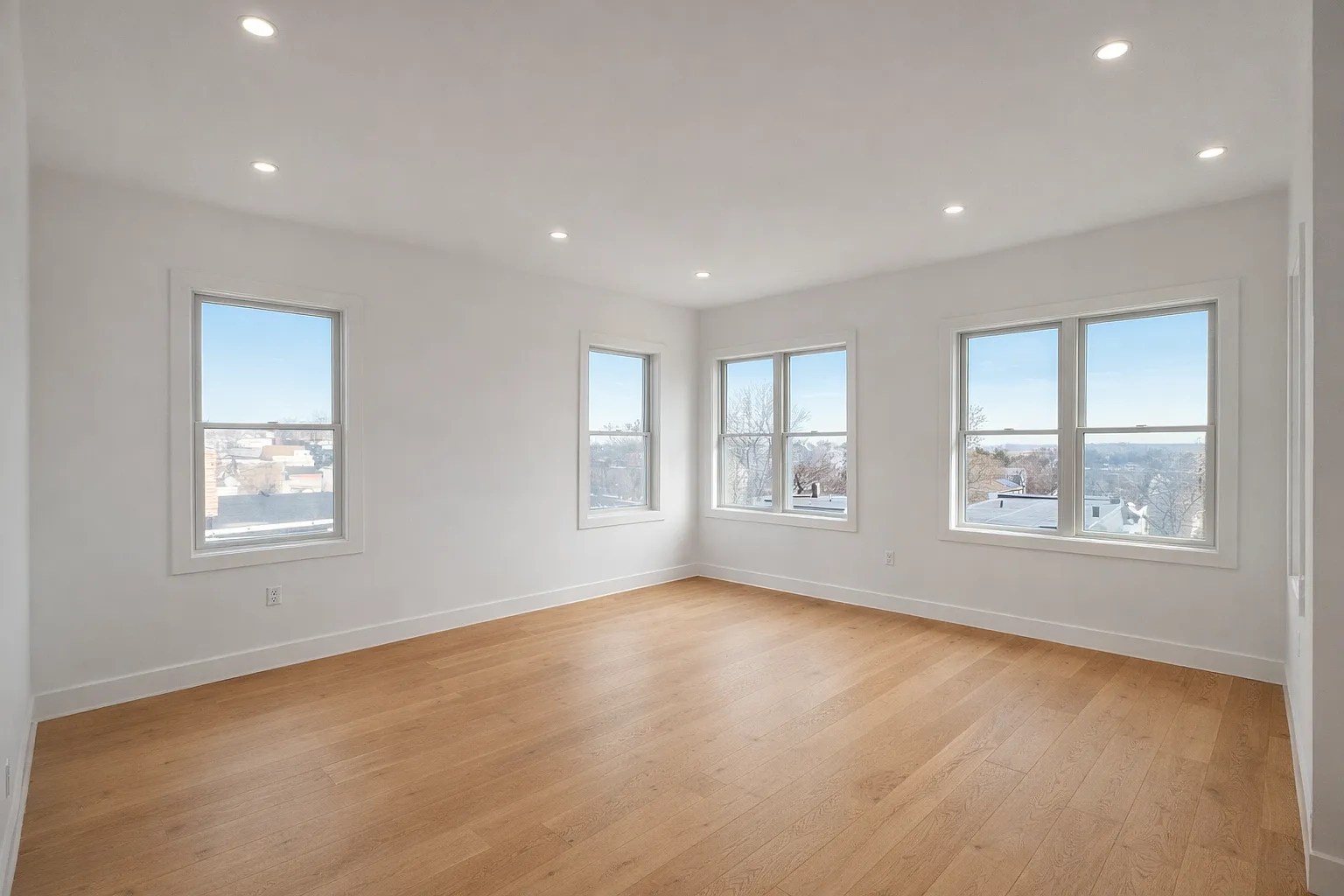 3 bed, 1000 sqft, $3,795 — Photo 2
