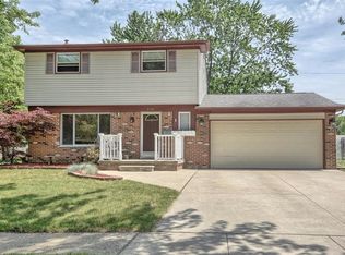 5181 Oakview Dr, Swartz Creek, MI 48473