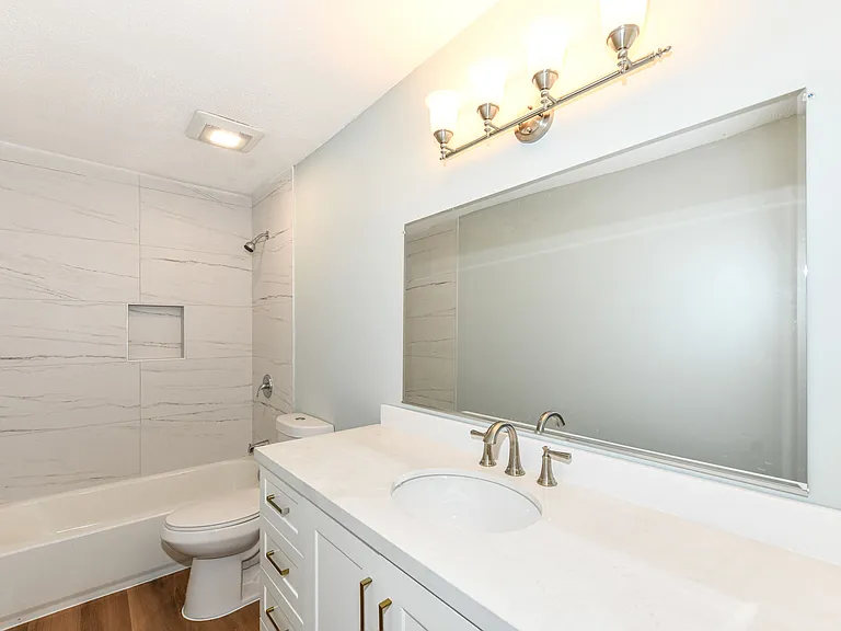 4964 W 59th St — Photo 12