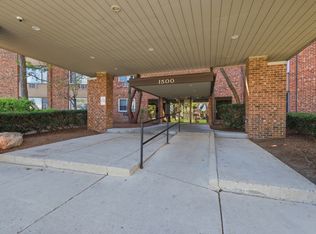1500 Robin Cir APT 112, Hoffman Estates, IL 60169
