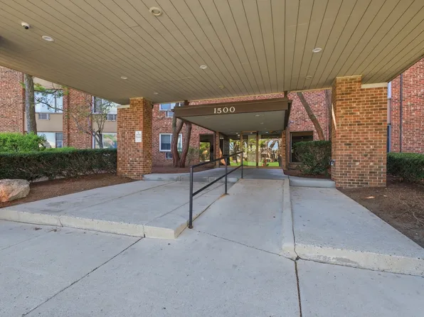 1500 Robin Cir APT 112, Hoffman Estates, IL 60169