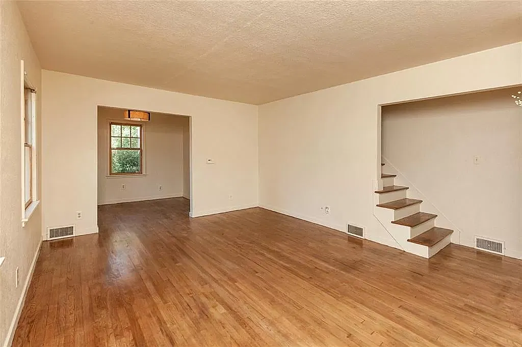 3 bed, 1.5 bath, 1289 sqft, $1,950 — Photo 3
