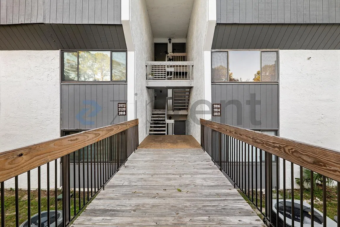 3 bed, 1076 sqft, $1,925 — Photo 4