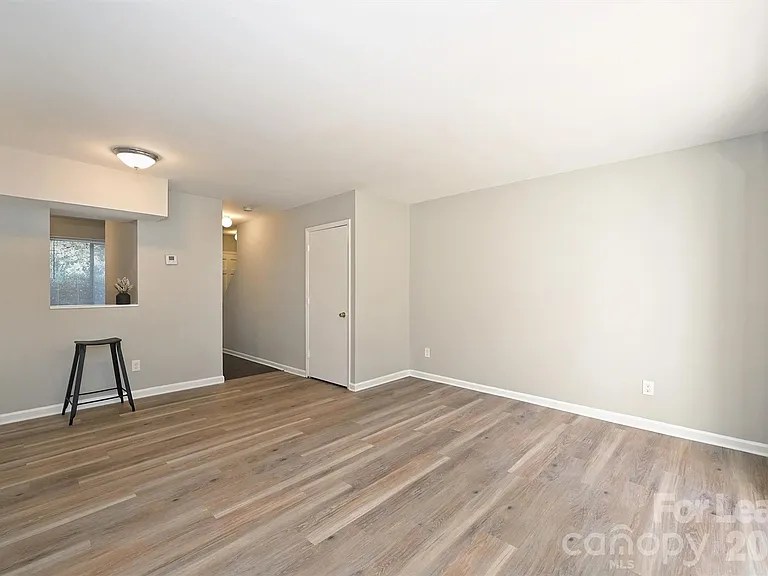951 Hollywood St — Photo 34