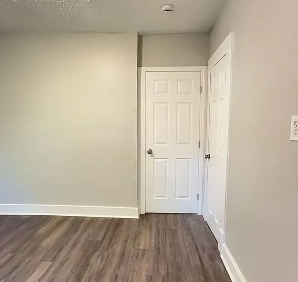 1724 W Ormsby Ave — Photo 6