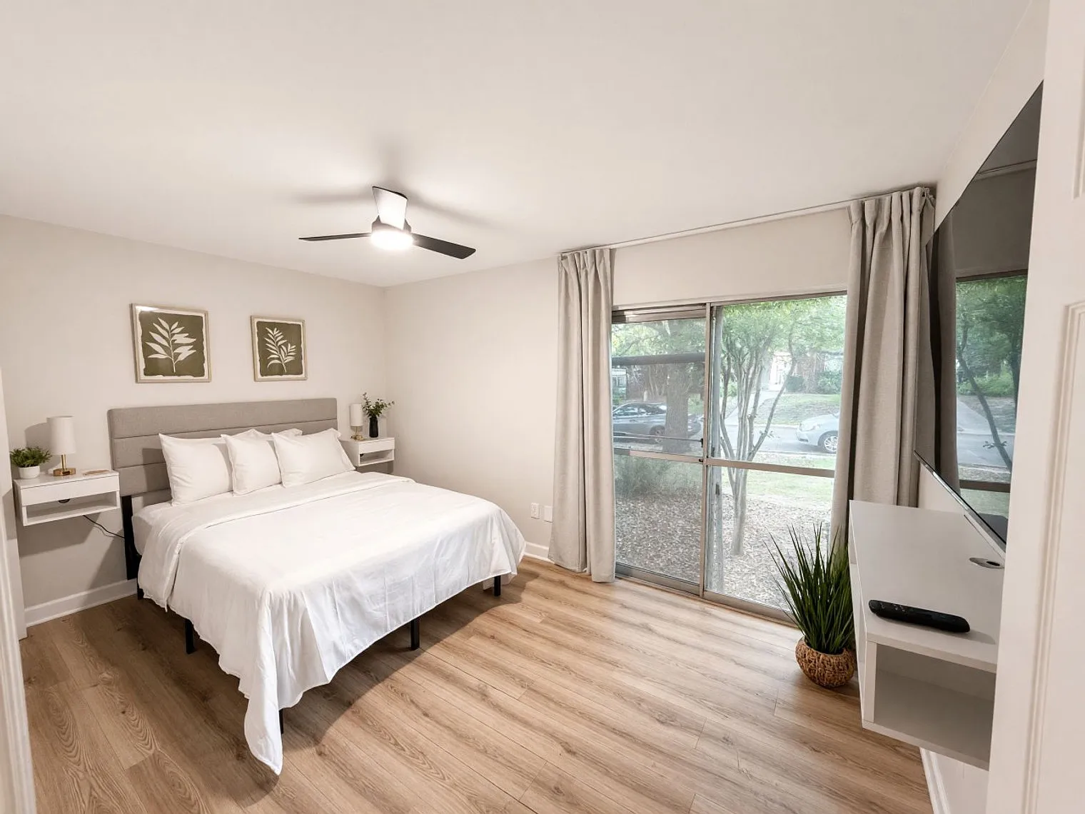 2 bed, 1.0 bath, 968 sqft, $3,462 — Photo 3