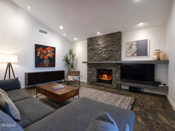 5851 N Misty Ridge Dr, Tucson, AZ 85718