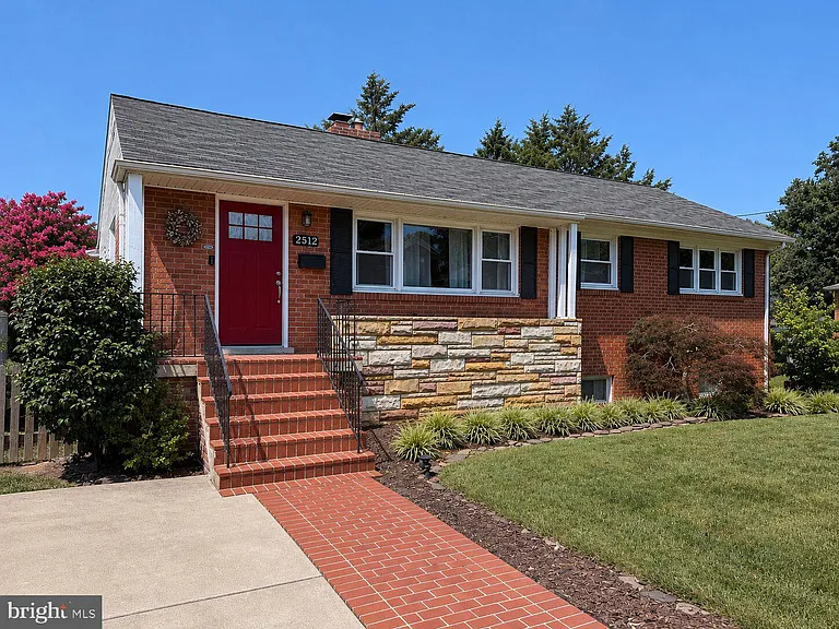 2512 N Kenilworth St — Photo 2