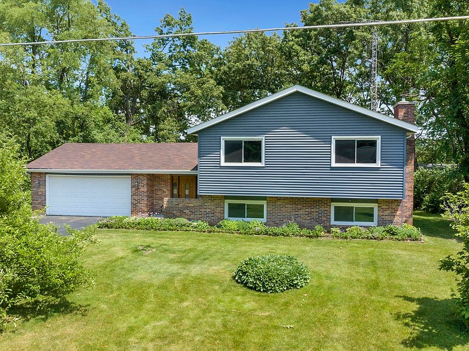 13837 Beaver Dr, Roscoe, IL 61073 MLS 202302949 Zillow