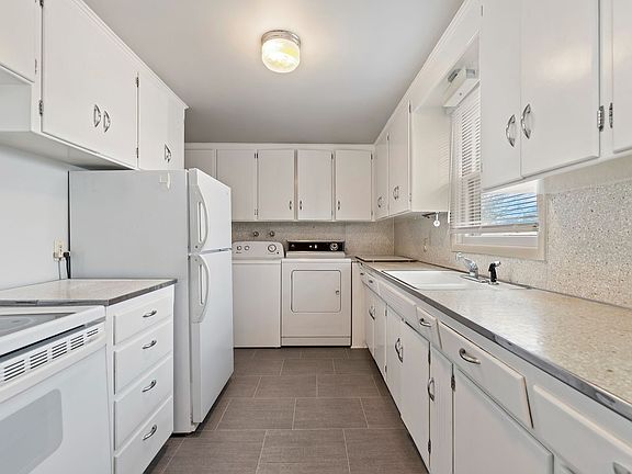 5th image of 304 W Elm St