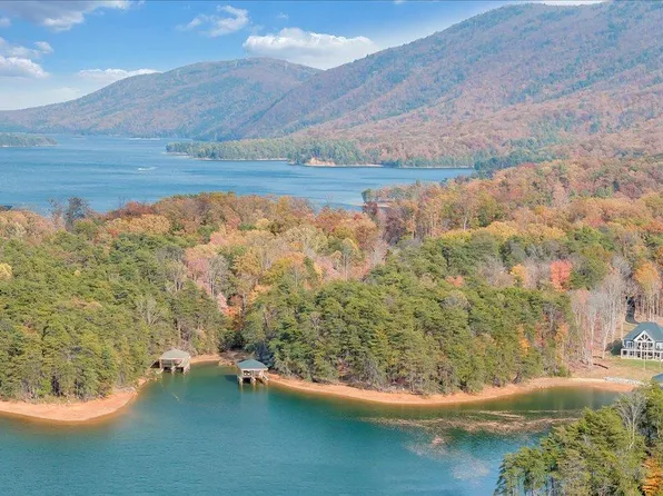 200 Sweetwater Bay Dr, Penhook, VA 24137