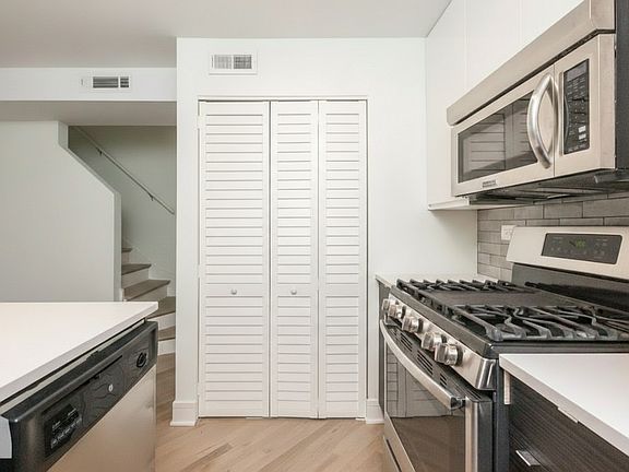 5th image of 941 W Grace St #954-G101
