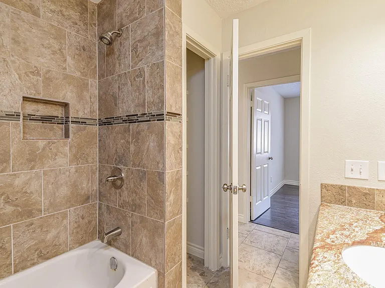 4922 Bridgemont Ln — Photo 16
