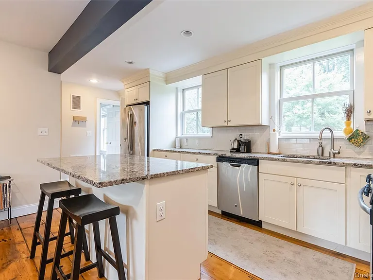 120 Verplanck Ave — Photo 10