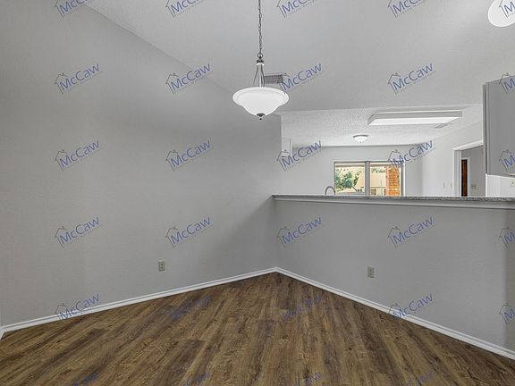 3rd image of 809 Baxter Dr