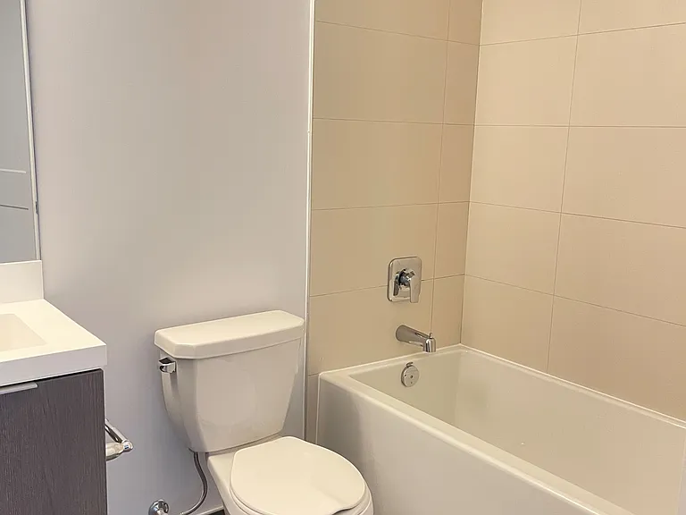 50 Dunfield Ave E #914 — Photo 10