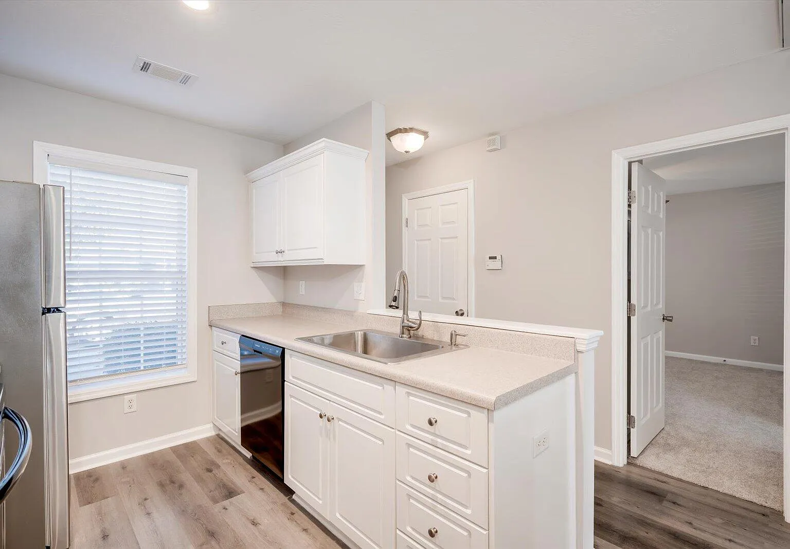 2 bed, 2.0 bath, 1100 sqft, $1,475 — Photo 3