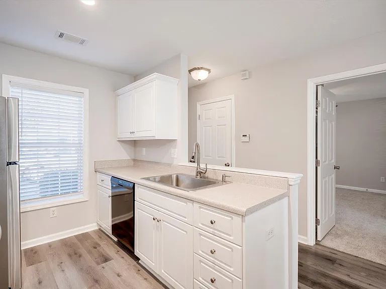 1216 Longpoint Dr — Photo 3