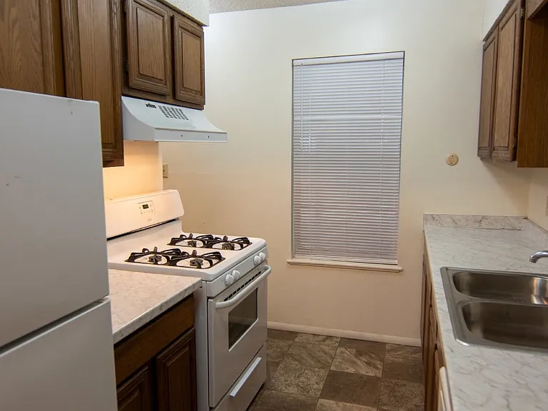 701 Beech St #B — Photo 11