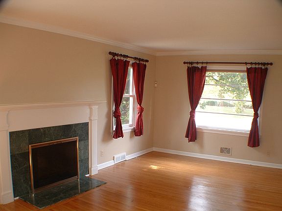 Formal Living Rm w/Fireplace