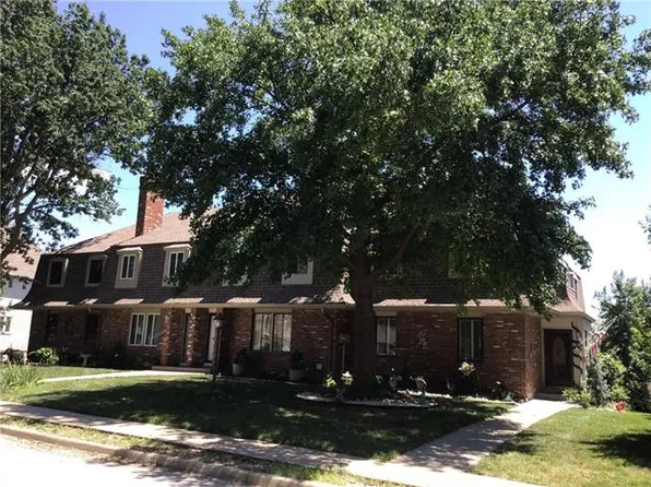 8311 NW Waukomis Dr, Kansas City, MO 64151