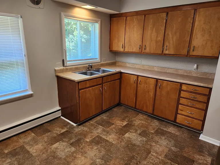4327 Ridge Rd #6 — Photo 2