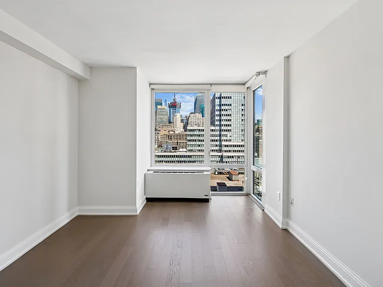125 W 31st St #17-C — Photo 30