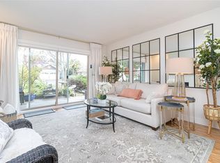Holly Manor, Sidney, BC V8L 2H1