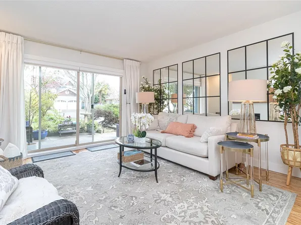2427 Amherst Ave #101, Sidney, BC V8L 2H1