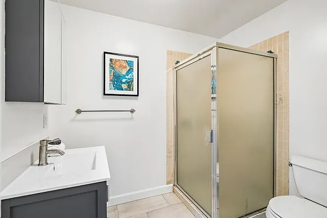 1116 Dufferin Ave #DETACHED COTTAGE — Photo 5