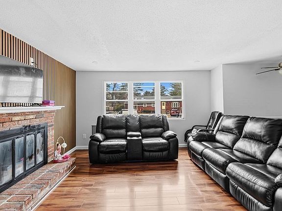5th image of 36 Kalmia Rd