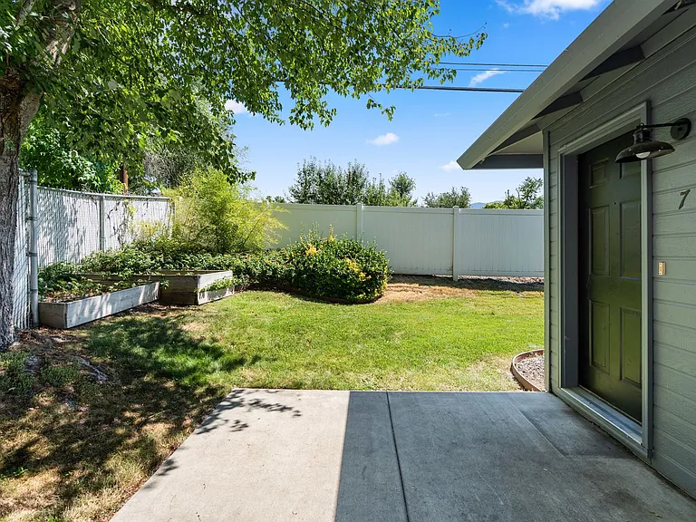 Talent Parkside Apartments — Photo 47