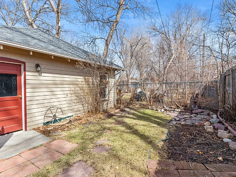 632 Bross St — Photo 34