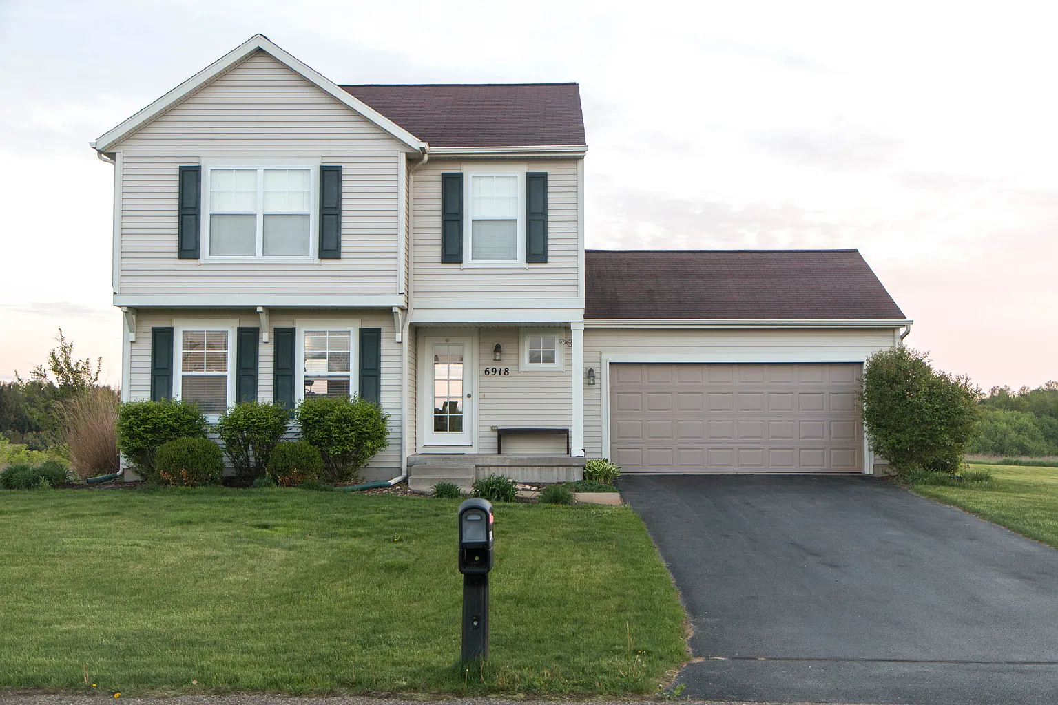 6918 Peninsula Dr NE photo 1