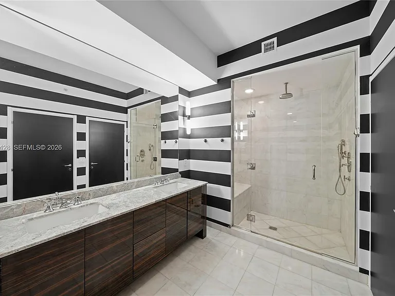 50 S Pointe Dr #3103 — Photo 6