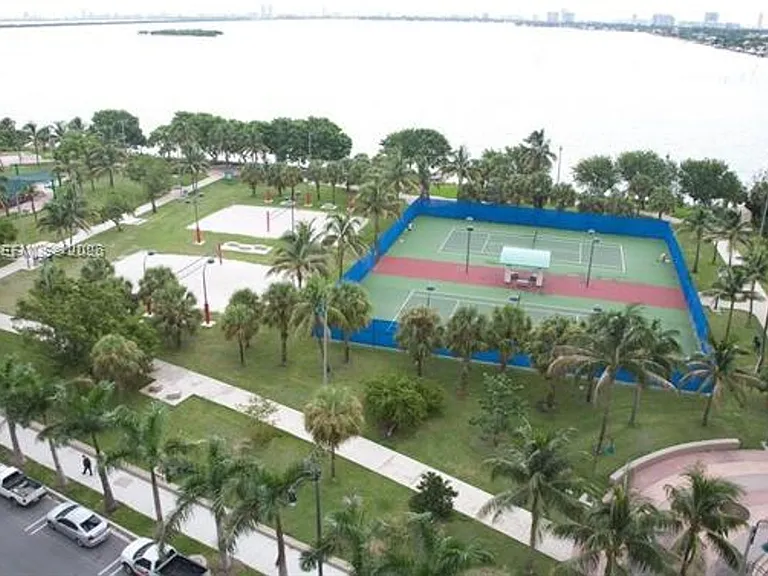 1800 N Bayshore Dr #2310 — Photo 3