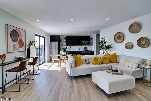 1st image of 556 Market St APT 4C