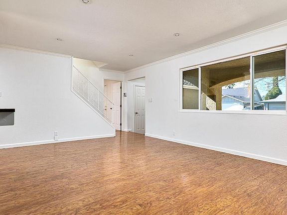 3rd image of 118 Donner Drive
