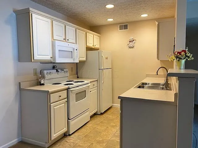5507 Garden Rdg — Photo 15