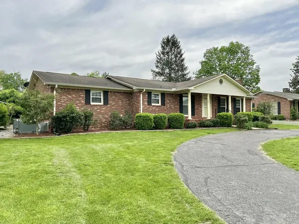 1541 Barnes Dr, Cookeville, TN 38501