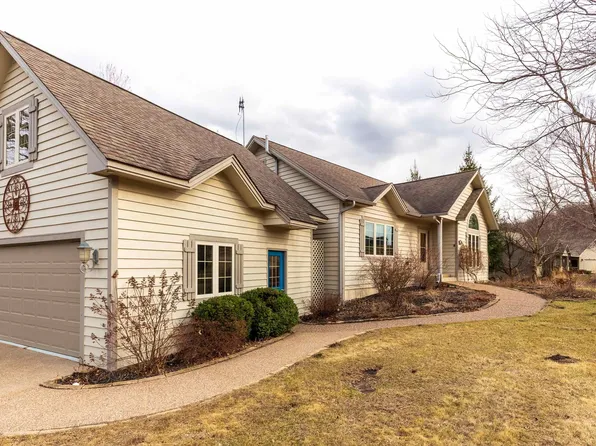 1 Sylvan Ct, Galena, IL 61036