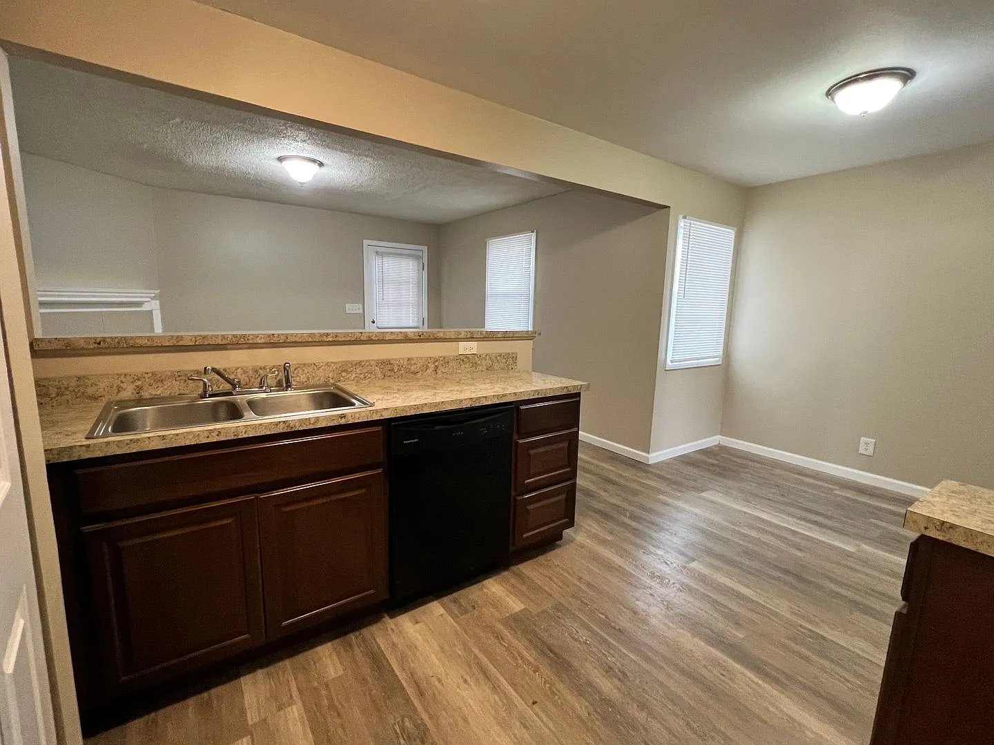 Hillview Home — Photo 4